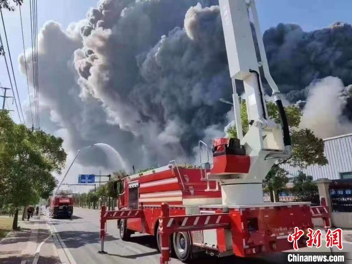 浙江衢州一氟硅材料公司发生火灾目前无人员伤亡