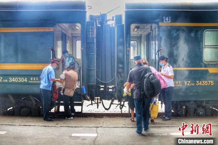 沈铁公益“慢火车”驶入脱贫攻坚“快车道”