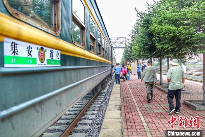 沈铁公益“慢火车”驶入脱贫攻坚“快车道”