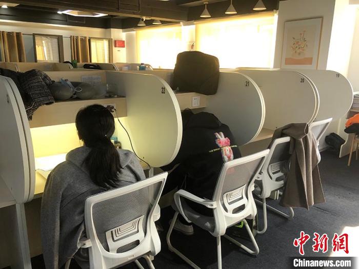 共享自习室被坐满：备考族找到追梦路上的新根据地