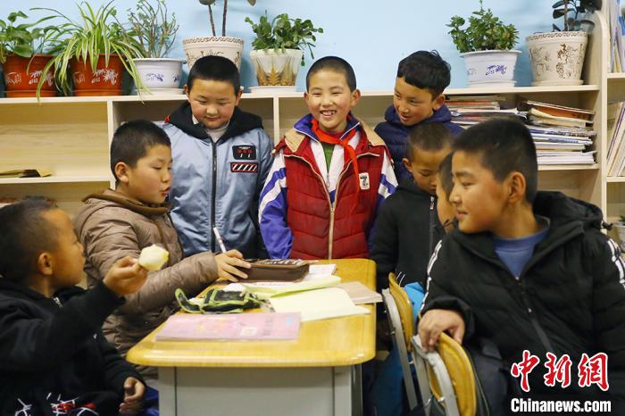 甘肃控辍保学清零劝返万名学生复学以“智”脱贫