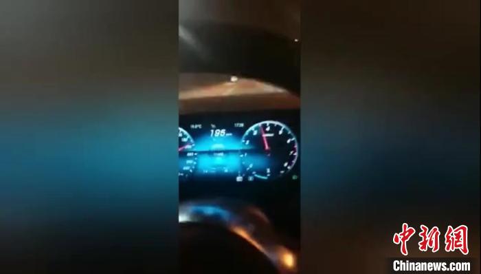 男子隧道内飙车时速197还发圈炫耀被高速交警查处
