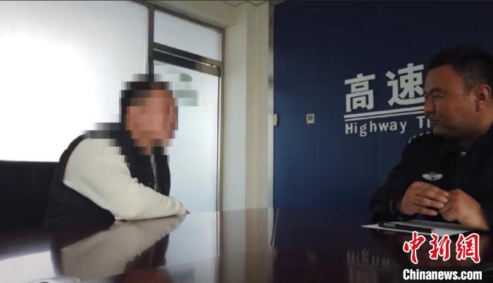 男子隧道内飙车时速197还发圈炫耀被高速交警查处