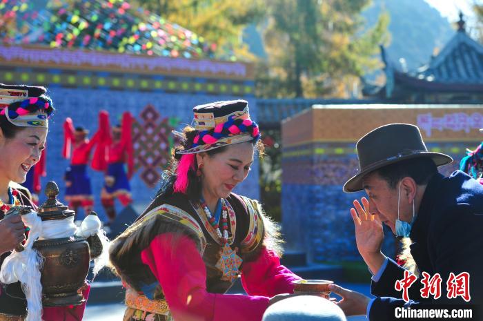 林芝举办响箭文化旅游活动迎接独立“最早新年”