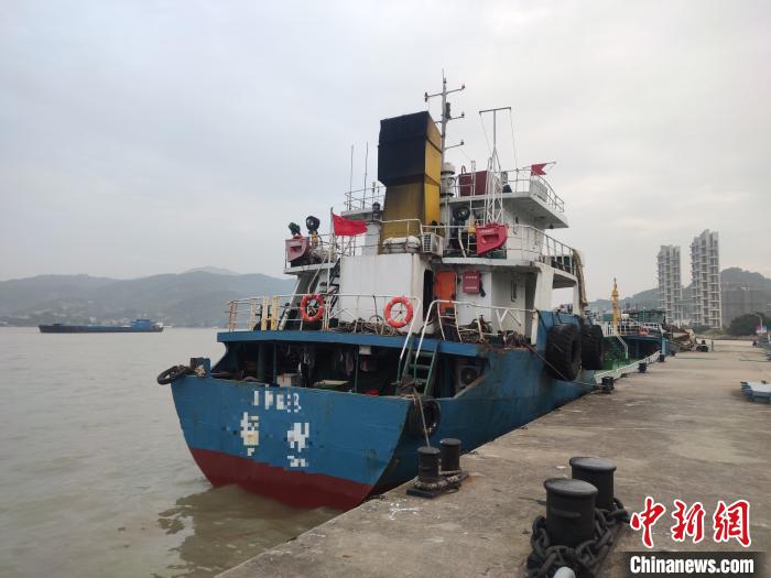 福州海警破获一起特大走私成品油案