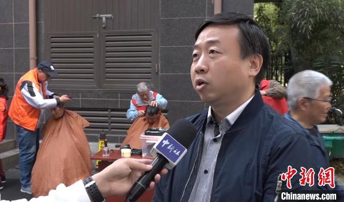 上海“银发”Tony老师团队：专为老人解决“‘头’等大事”