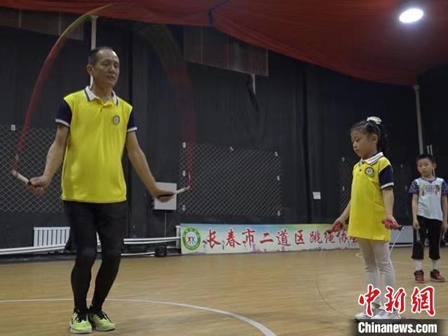 的哥跨界“变身”跳绳教练：十年收获万名“童粉”