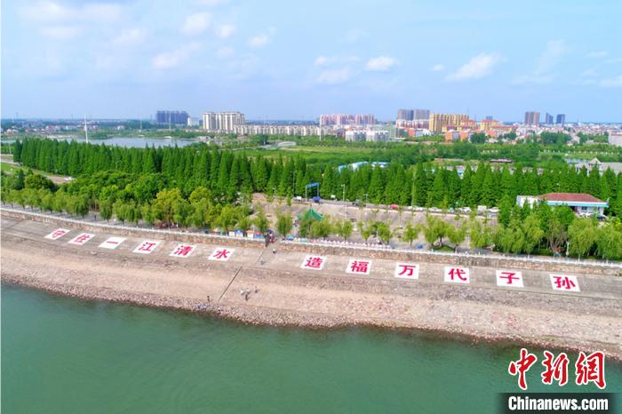 湖北江陵：长江岸线腾退复绿滨江景观带绵延十里