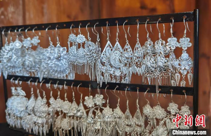 大山里的“95后”女银匠拍短视频让非遗“活”起来