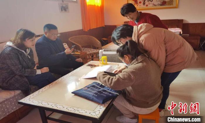 兰州人口普查员四天普查近两百户：守株待兔“难见户”