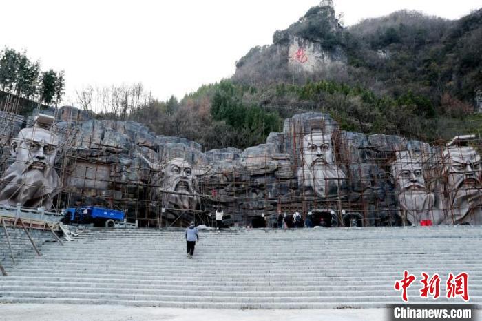 湖北尧治河村利用旧矿道打造神话旅游主题景区