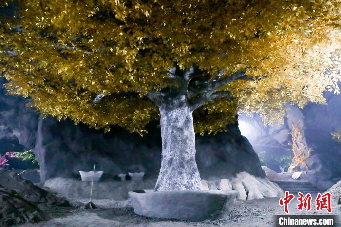 湖北尧治河村利用旧矿道打造神话旅游主题景区