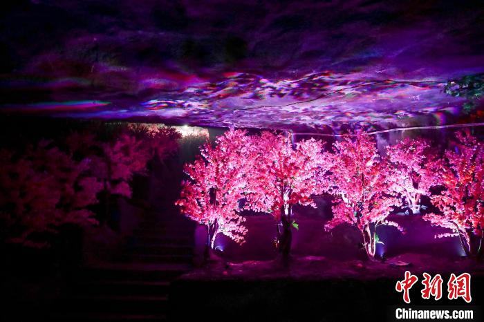 湖北尧治河村利用旧矿道打造神话旅游主题景区