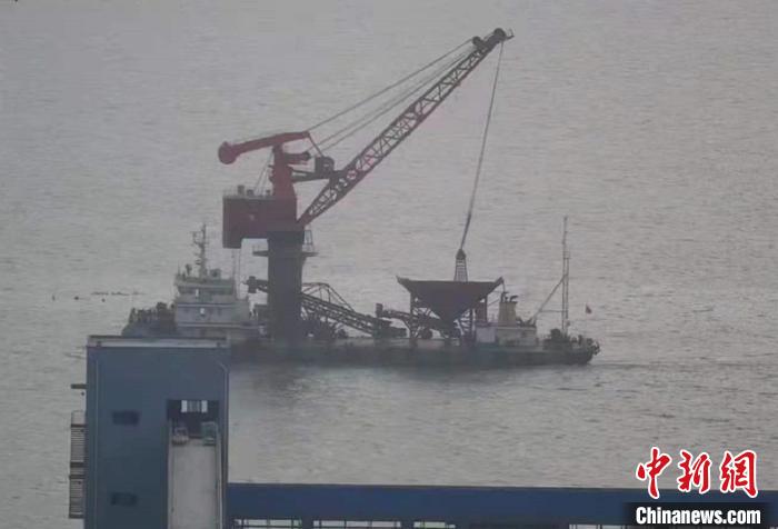 浙江台州水域一渔船沉没9人落水全部被救