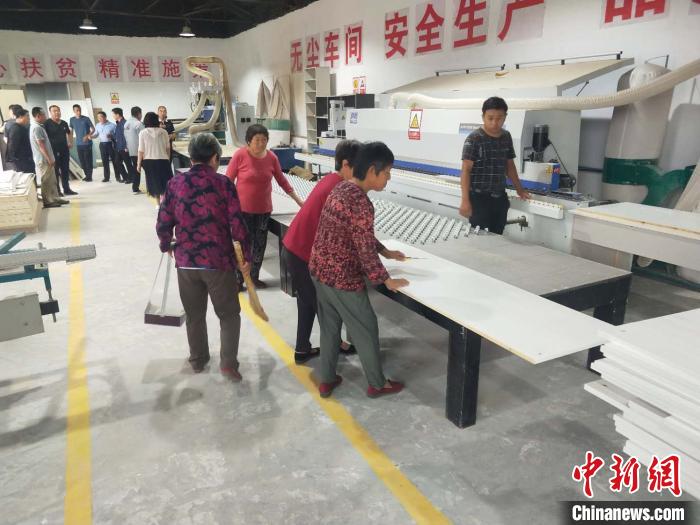 山西黎城五保户老人脱贫：感恩受助用义务劳动情暖乡村