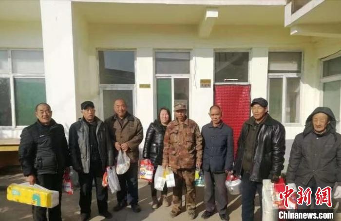 山西黎城五保户老人脱贫：感恩受助用义务劳动情暖乡村
