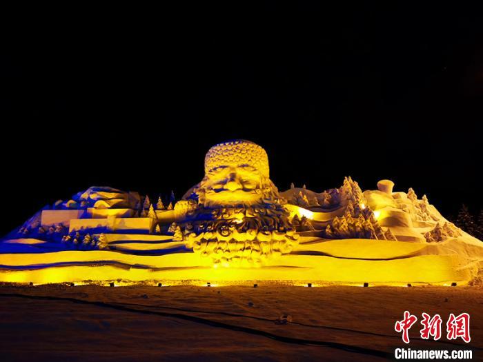 中国最北雪雕园开园迎客