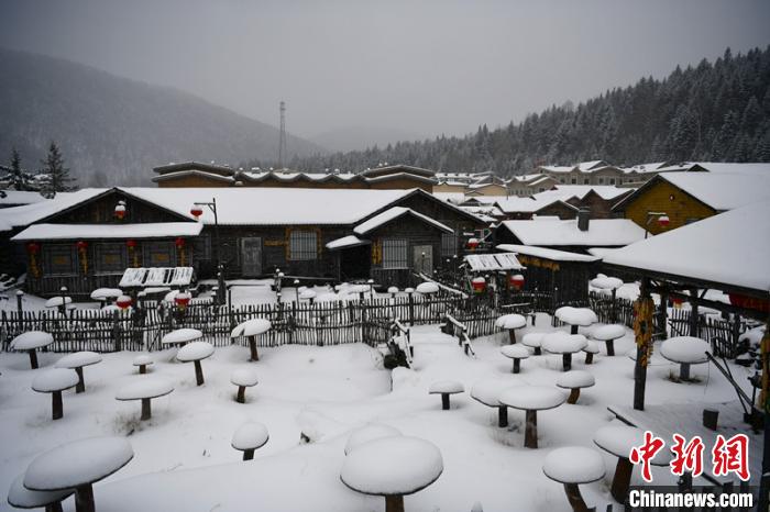 中国雪乡迎雪开园：喊声“哈腰挂”体验原汁东北林区民俗