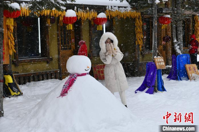 中国雪乡迎雪开园：喊声“哈腰挂”体验原汁东北林区民俗