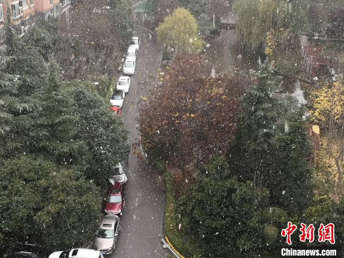 陕西多地迎雨雪降温天气部分地区交通受阻