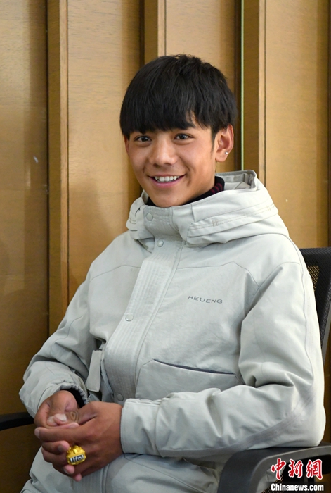 四川藏族小伙意外走红引爆舆论场：世界很大，仍最爱家乡