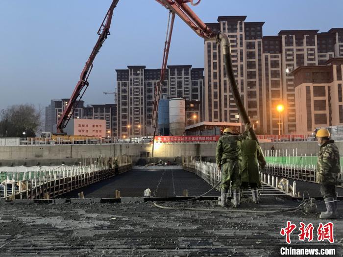 北京地铁11号线西段三座车站提前实现主体结构封顶