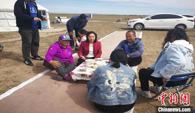 蒙古族女干部塔娜用赤诚之心帮贫困户叩开“幸福门”