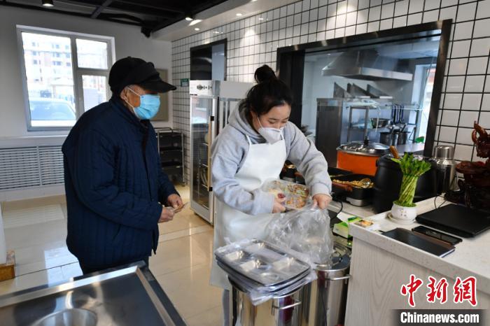 长春社区开设助老餐厅探索解决老人“吃饭难”