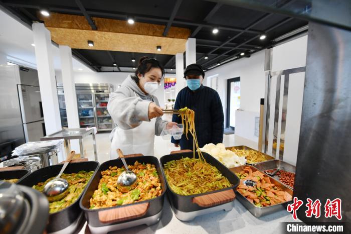 长春社区开设助老餐厅探索解决老人“吃饭难”
