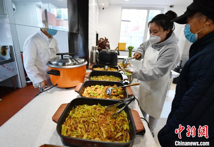 长春社区开设助老餐厅探索解决老人“吃饭难”