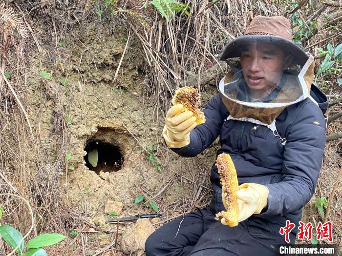 广西鹿寨贫困户玩直播带货变身创业新星以电商帮老乡卖滞销农产品