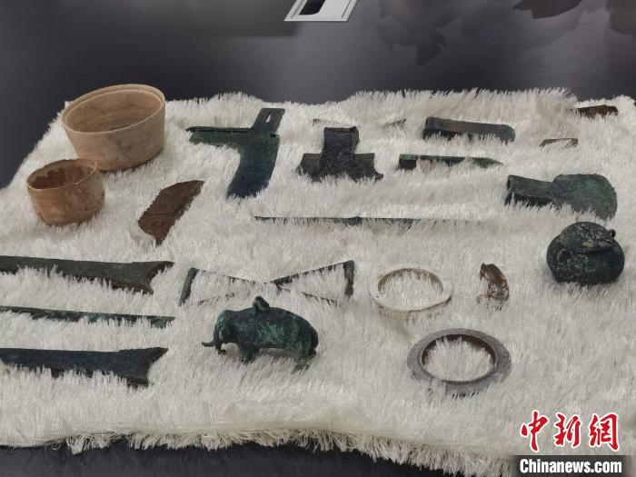 广西贺州破获盗掘古墓大案追回19件国家级文物