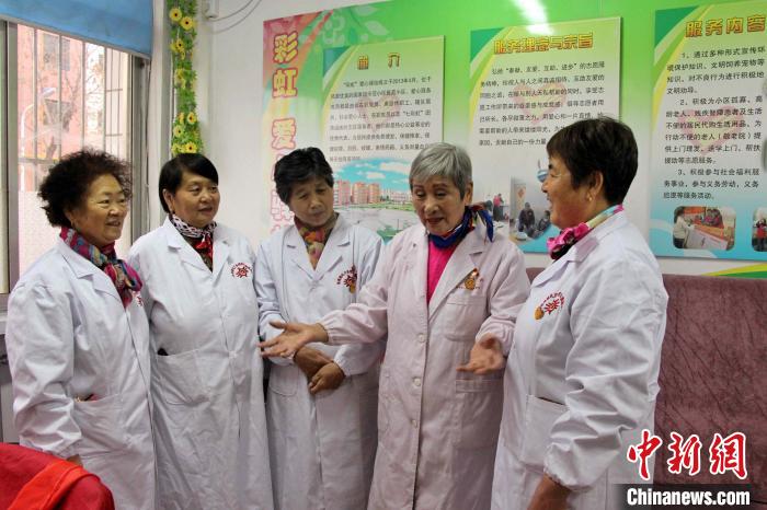 八旬老人义务剪发50余载带领“银发服务队”温暖一座城