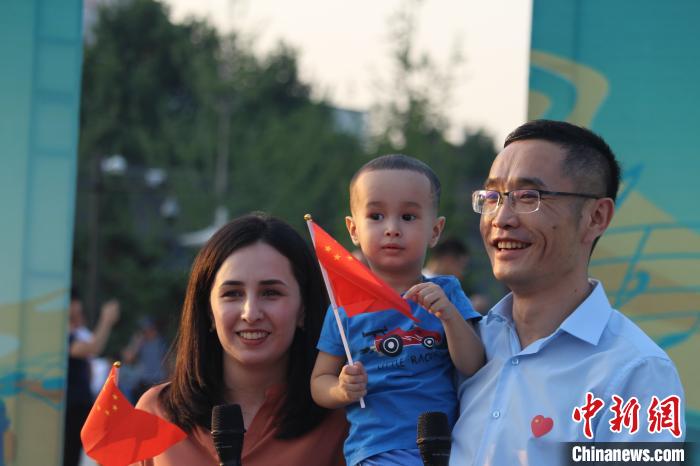 实现“甜蜜计划”，这对中哈跨国夫妻好甜