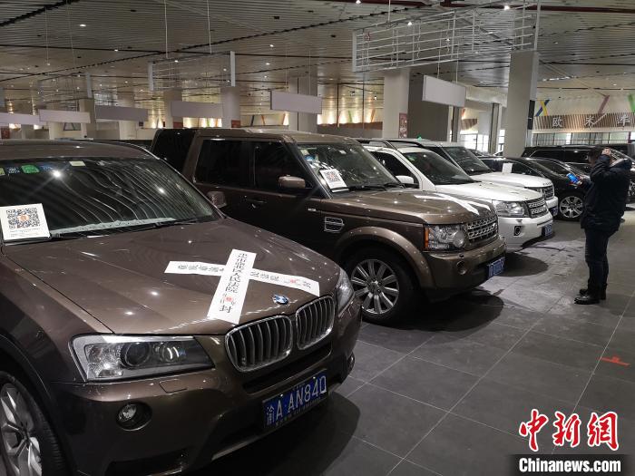 重庆一中法院扣押车辆集中拍卖卡宴42.3万元成交