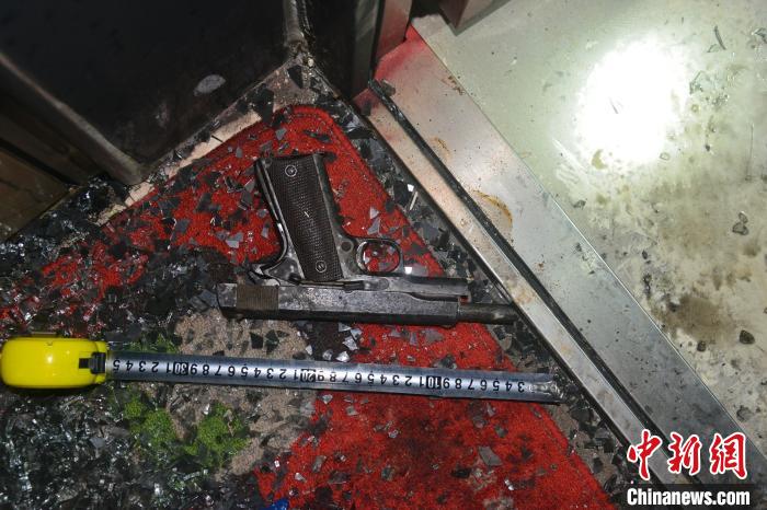 广西警方侦破特大涉枪贩毒案嫌犯开枪拒捕自杀