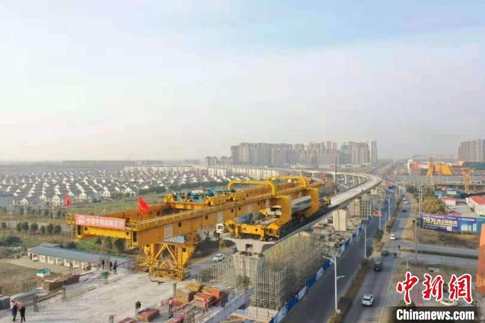 滁宁城际铁路一期项目汊河新城特大桥箱梁架设完成