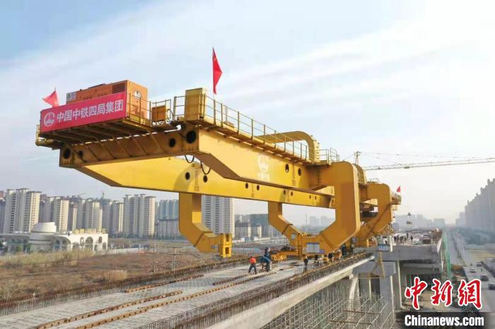 滁宁城际铁路一期项目汊河新城特大桥箱梁架设完成