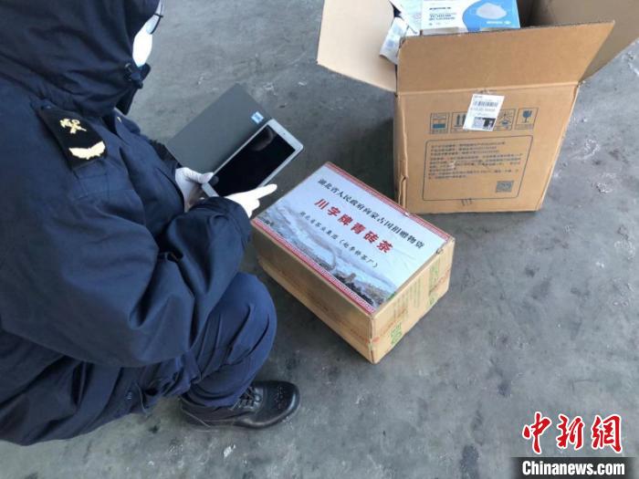 以“茶”传情湖北省850箱茶叶经中蒙最大陆路口岸出境