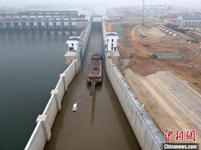 八字嘴东大河船闸建成江西信江获三级通航条件