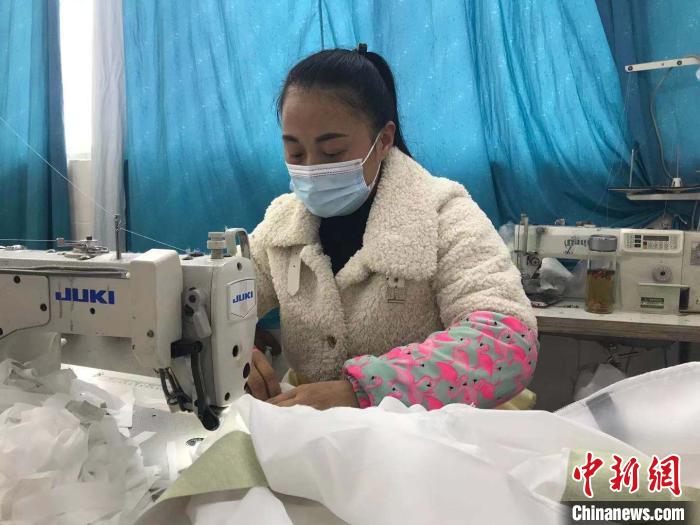 安徽凤阳：扶贫车间“小饭桌”解后顾之忧