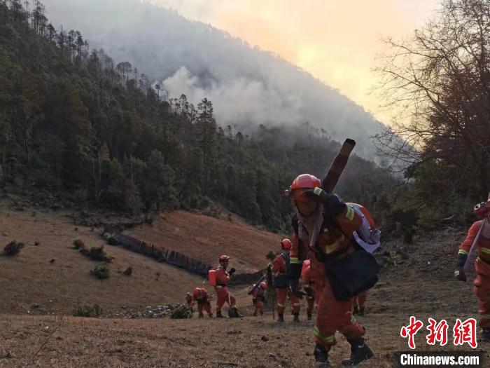 云南省迪庆州“12.28”森林火灾明火全部扑灭