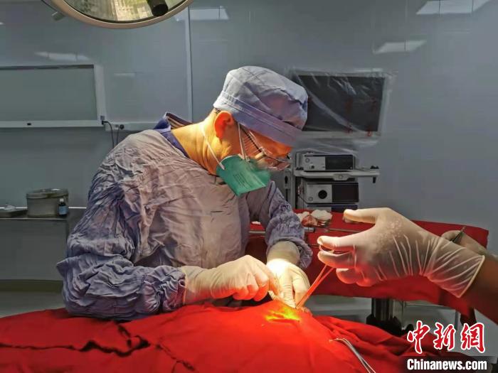 山西援吉布提医生开展首台腹腔镜手术填补当地空白