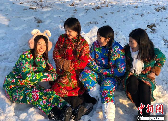 雾凇城里“雾凇村”：新年雾凇迎客忙