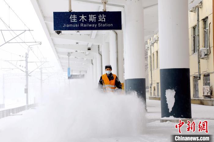 哈尔滨铁路多项措施保障暴雪恶劣天气铁路运输安全
