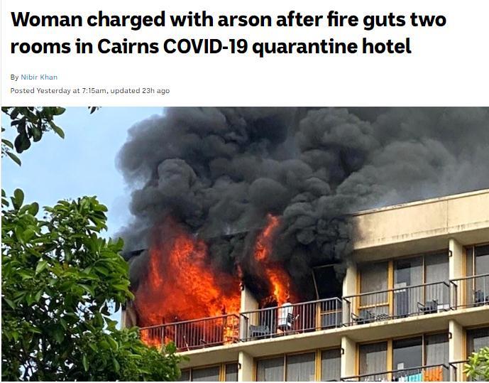 澳大利亚昆士兰州凯恩斯一家隔离酒店内，一名女子因涉嫌在床下纵火，被警方控告纵火和故意破坏罪。图片来源：澳大利亚广播公司(ABC)报道截图。