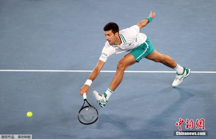 图为2021年澳大利亚网球公开赛男单决赛现场。