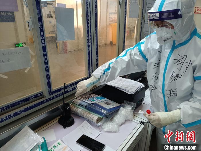 谢梦瑶在工作中 受访者供图