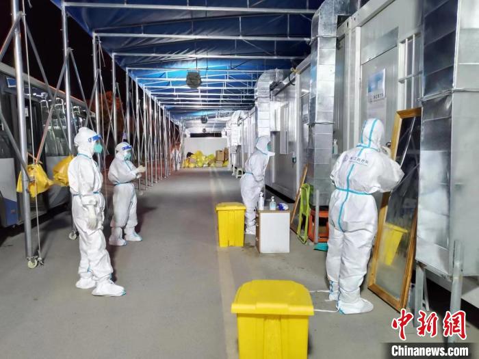 忙碌的“大白”们 受访者 供图