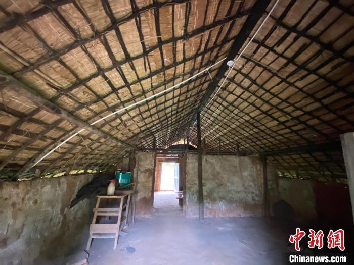 图为船型屋内部。　符宇群 摄